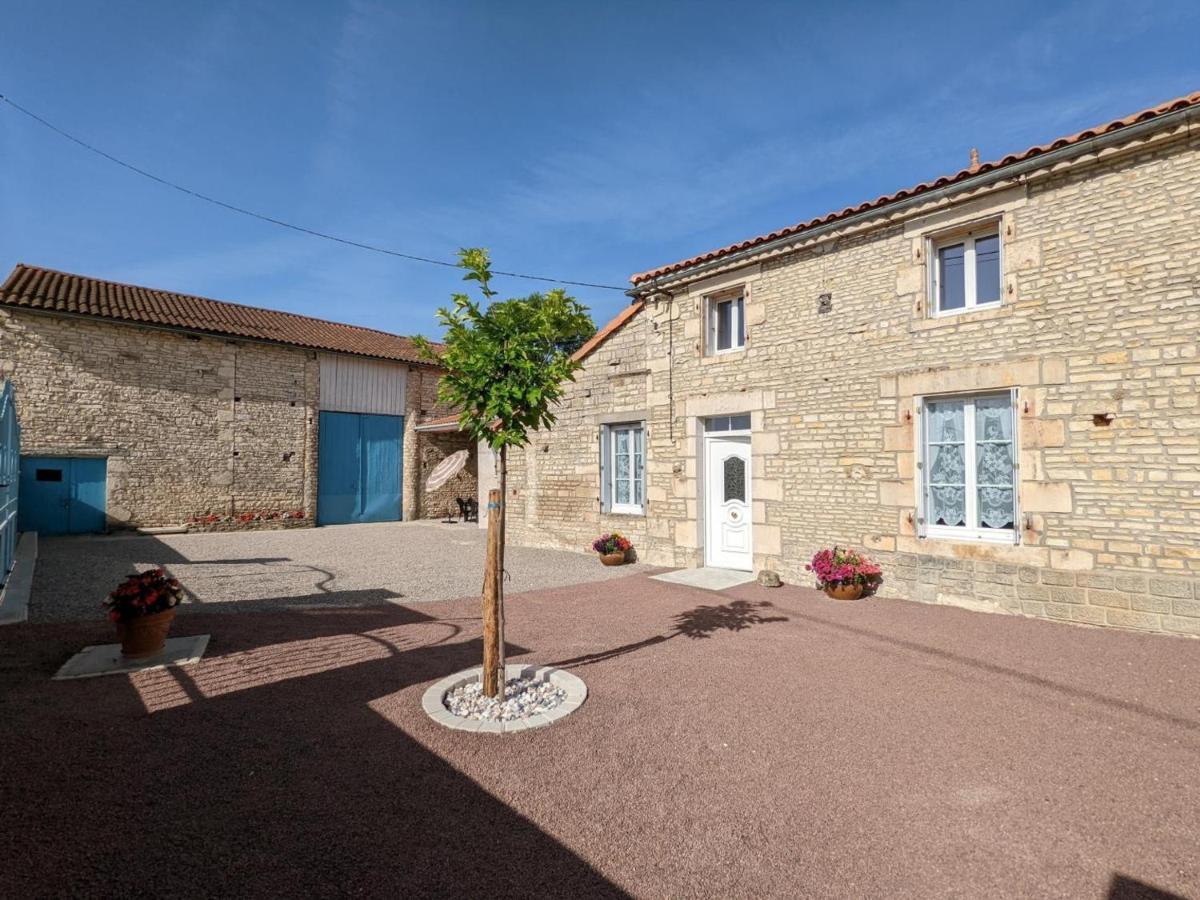 Gîte Puyréaux, 3 pièces, 4 personnes - FR-1-653-98 Exterior foto