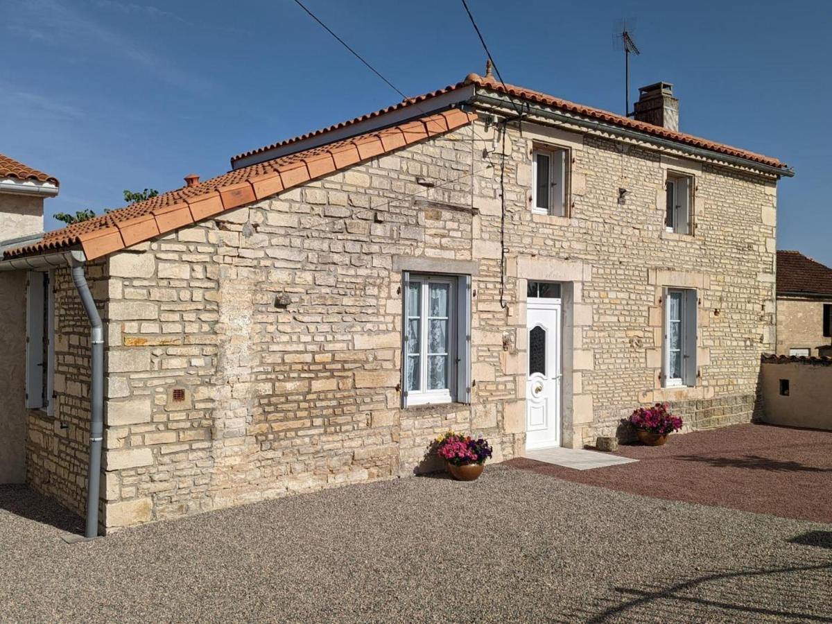 Gîte Puyréaux, 3 pièces, 4 personnes - FR-1-653-98 Exterior foto